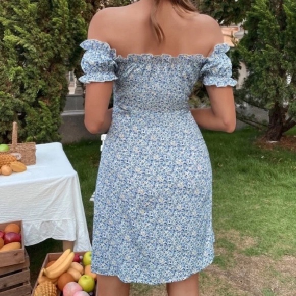 New- floral off the shoulder dress flattering silhouette - Picture 4 of 4